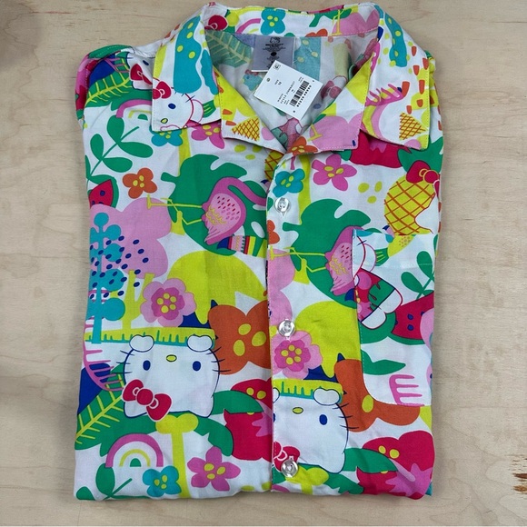Hello kitty Hawaiian button up - Picture 3 of 7